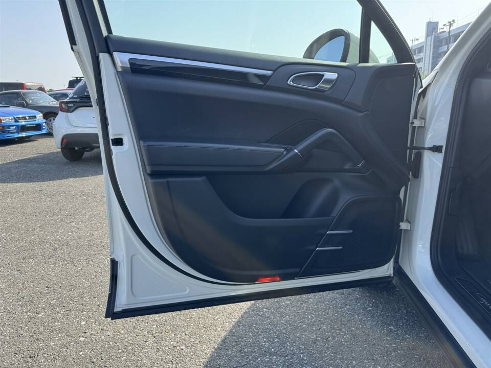 Bild 9/61 von Porsche Cayenne S (2010)