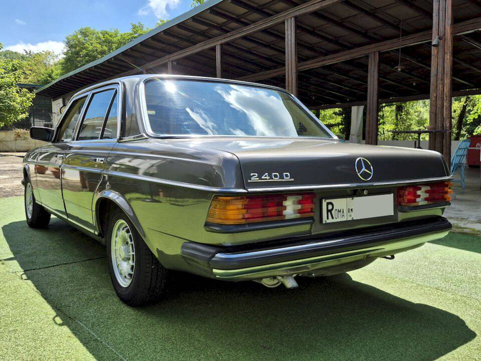 Image 17/71 of Mercedes-Benz 240 D (1980)