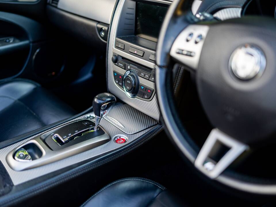 Image 29/50 de Jaguar XKR (2007)
