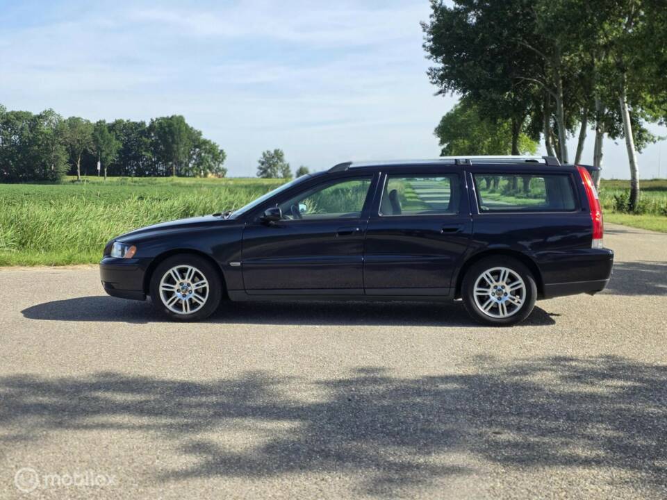 Image 3/39 of Volvo V 70 2.4 (2006)