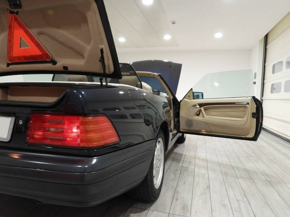 Image 11/14 of Mercedes-Benz SL 320 (1996)