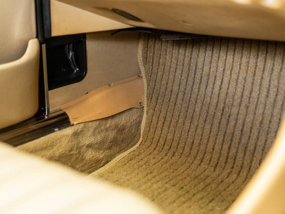 Image 26/59 of Mercedes-Benz 300 SL (1989)