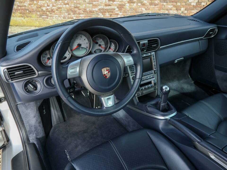 Image 30/50 of Porsche 911 Carrera S (2004)