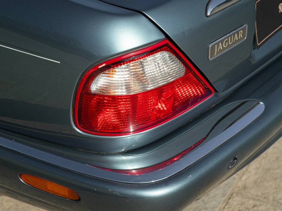 Bild 23/50 von Jaguar XJ 8 Executive (1997)