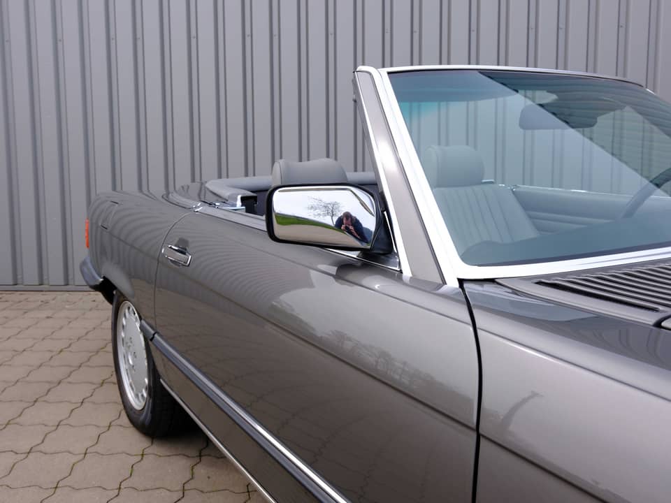 Image 22/96 of Mercedes-Benz 560 SL (1987)