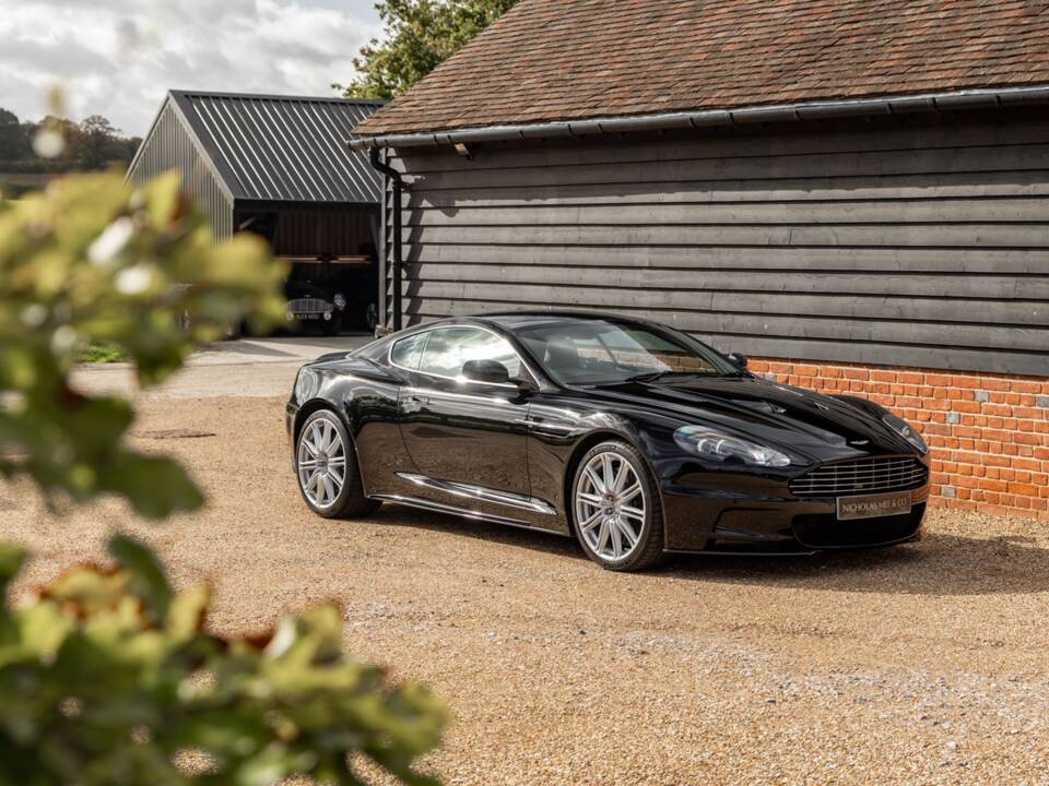 Image 19/77 of Aston Martin DBS (2009)