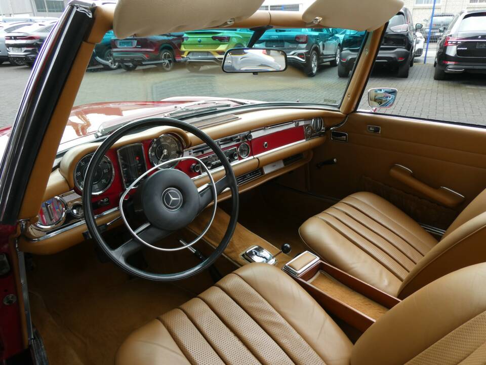 Image 9/27 of Mercedes-Benz 280 SL (1969)