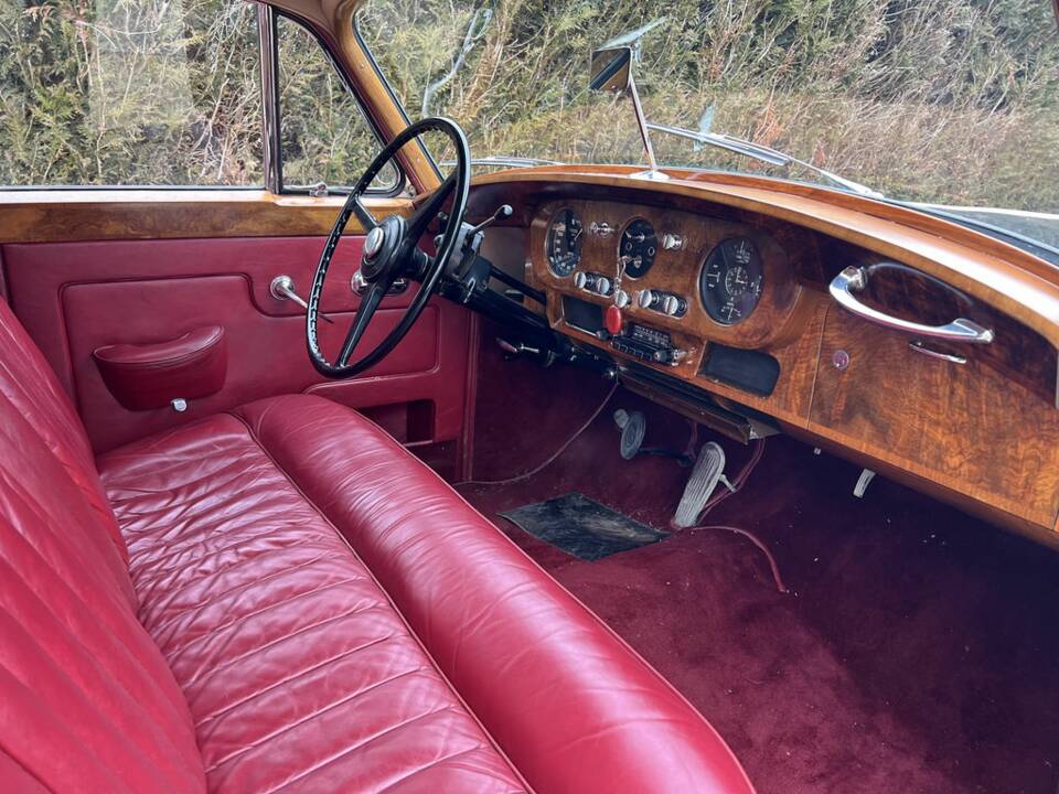 Image 2/8 of Rolls-Royce Silver Cloud I (1959)