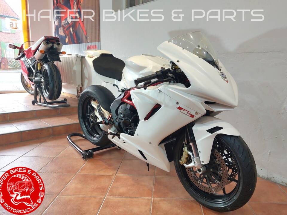 Imagen 2/29 de MV Agusta DUMMY (2014)