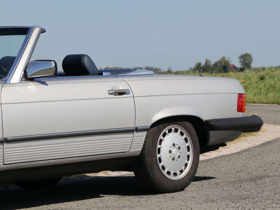 Image 42/50 de Mercedes-Benz 560 SL (1988)