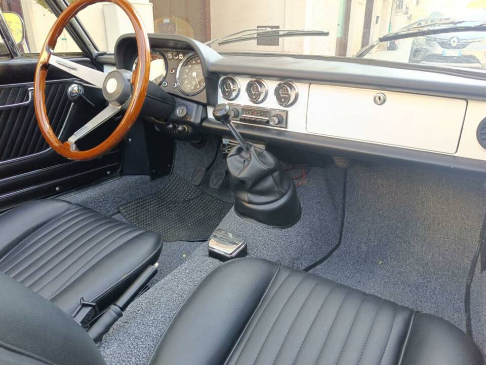 Image 45/50 of Alfa Romeo Spider 1600 Junior (1975)