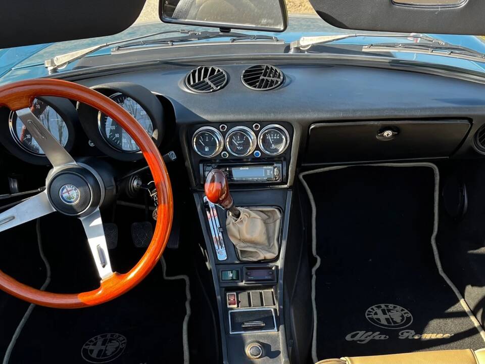 Afbeelding 9/9 van Alfa Romeo 2000 Spider Veloce (1981)