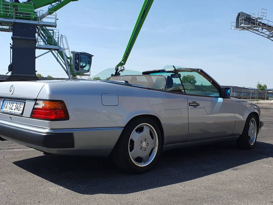 Imagen 21/94 de Mercedes-Benz 300 CE-24 3.4 AMG (1992)