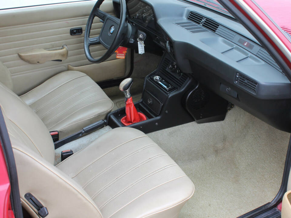 Image 21/30 of BMW 320i (1982)