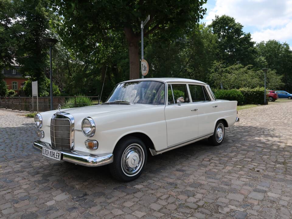 Image 1/32 of Mercedes-Benz 200 D (1966)