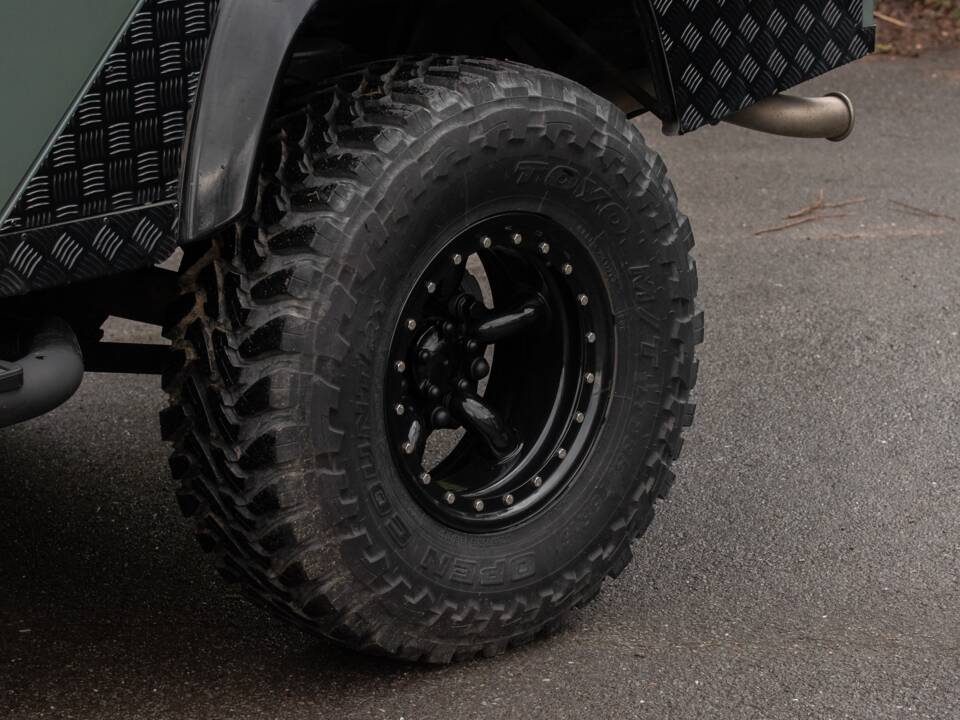 Image 28/50 de Land Rover Defender 110 Crew Cab SE (2010)