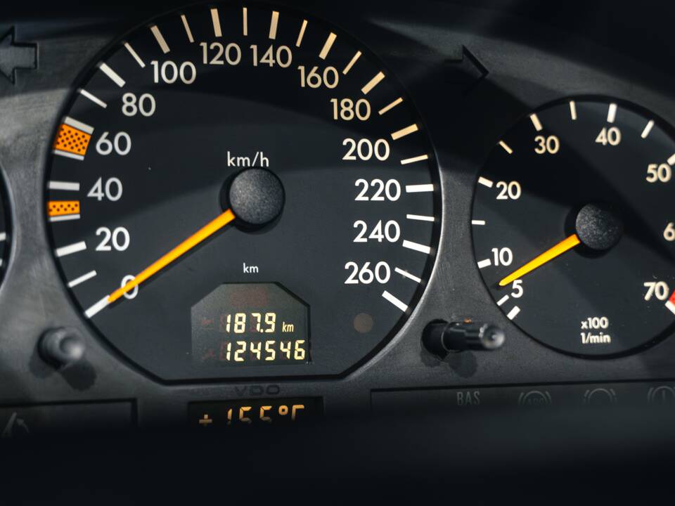 Image 30/35 of Mercedes-Benz SL 320 (1998)