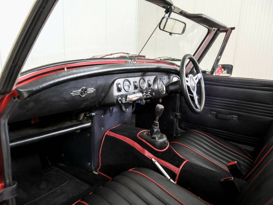 Image 22/50 of MG Midget GAN5 (1973)