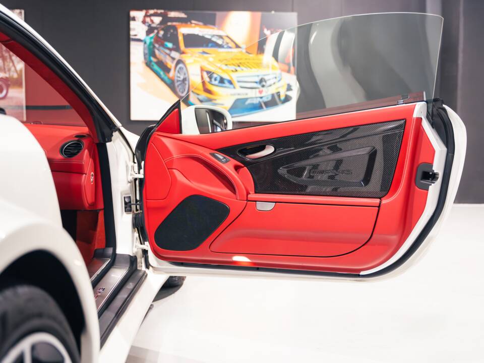 Afbeelding 34/47 van Mercedes-Benz SL 65 AMG Black Series (2010)