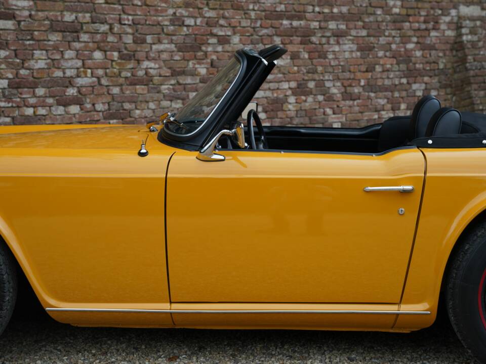 Image 24/50 of Triumph TR 6 (1971)
