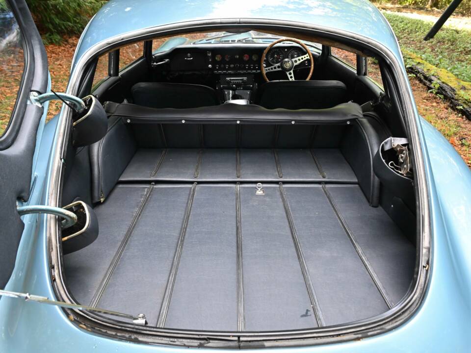 Image 17/50 of Jaguar E-Type (2+2) (1966)