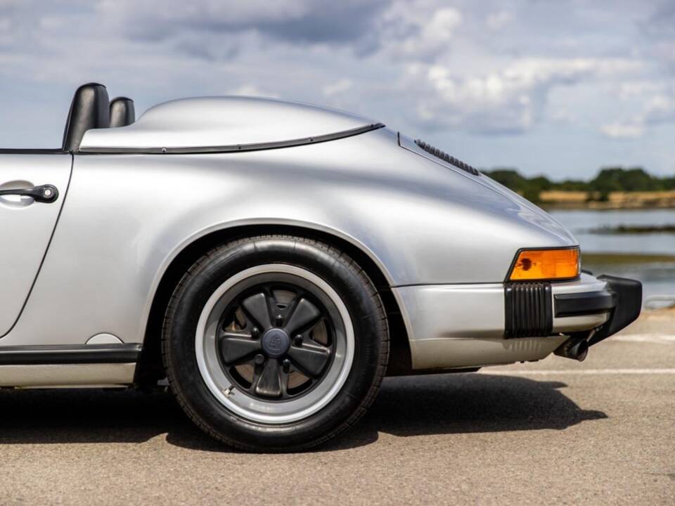 Image 49/132 of Porsche 911 Speedster 3.2 (1989)