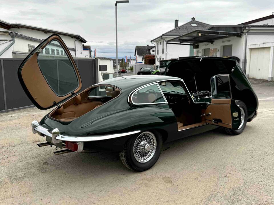 Image 38/50 de Jaguar E-Type (1969)