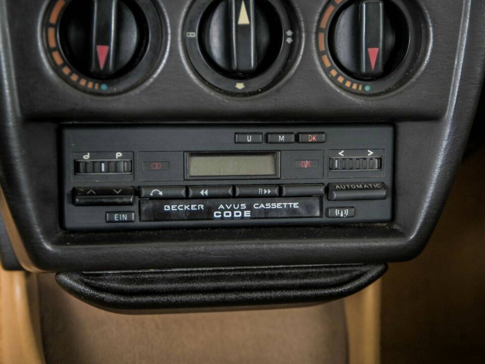 Obraz 25/50 pojazdu Mercedes-Benz 190 D 2.5 (1986)