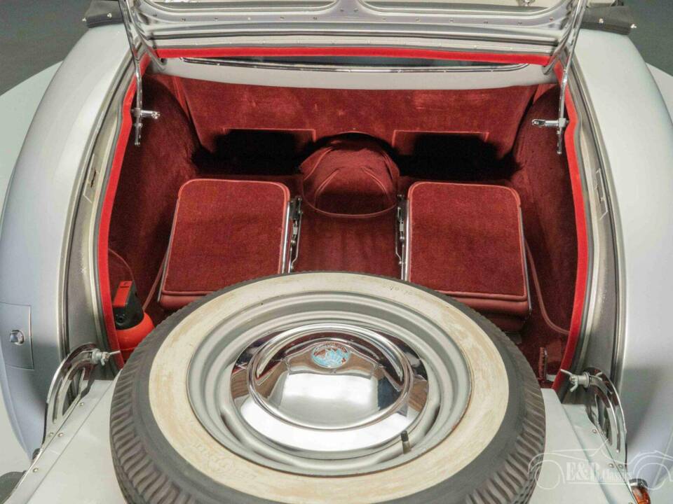 Immagine 17/19 di Triumph 2000 Roadster (1949)