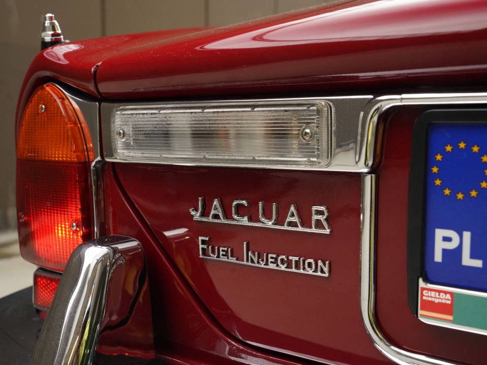 Immagine 25/50 di Jaguar XJ 12 L (1977)