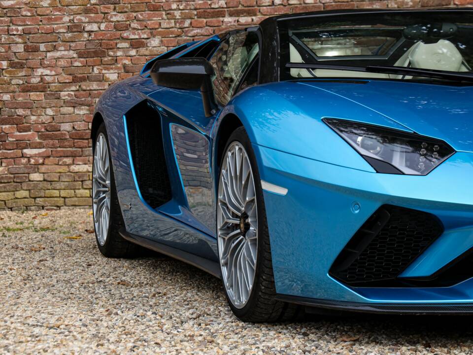 Image 38/50 of Lamborghini Aventador S (2018)