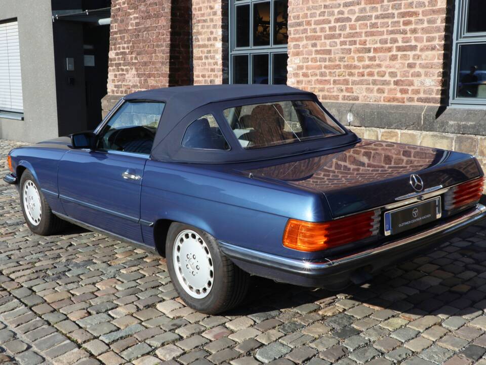 Image 22/43 of Mercedes-Benz 300 SL (1989)