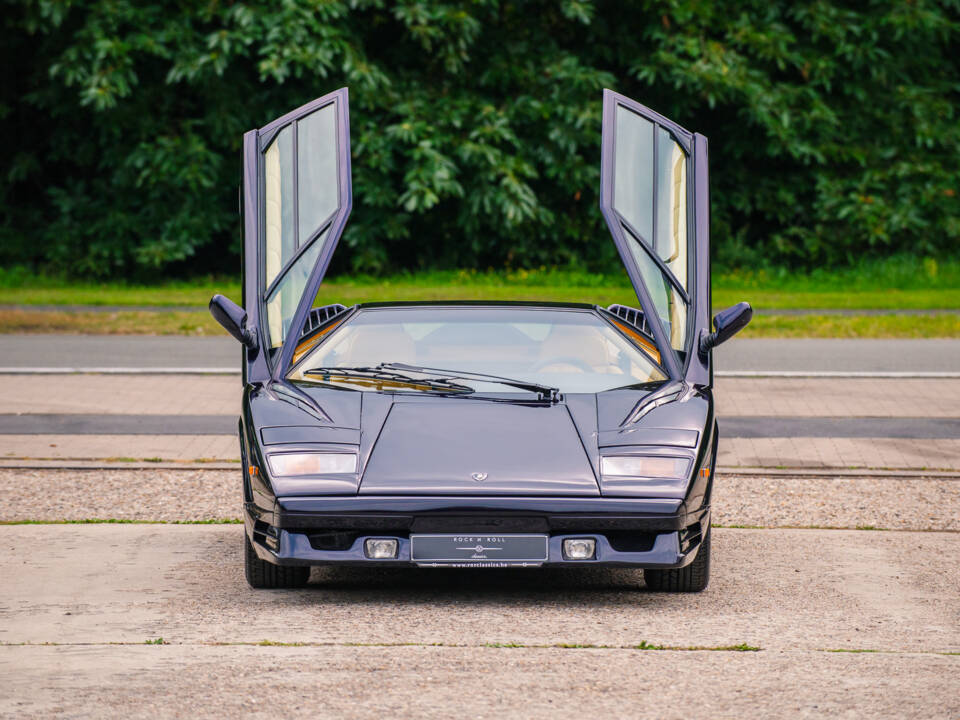 Image 14/39 of Lamborghini Countach 25th Anniversary (1990)