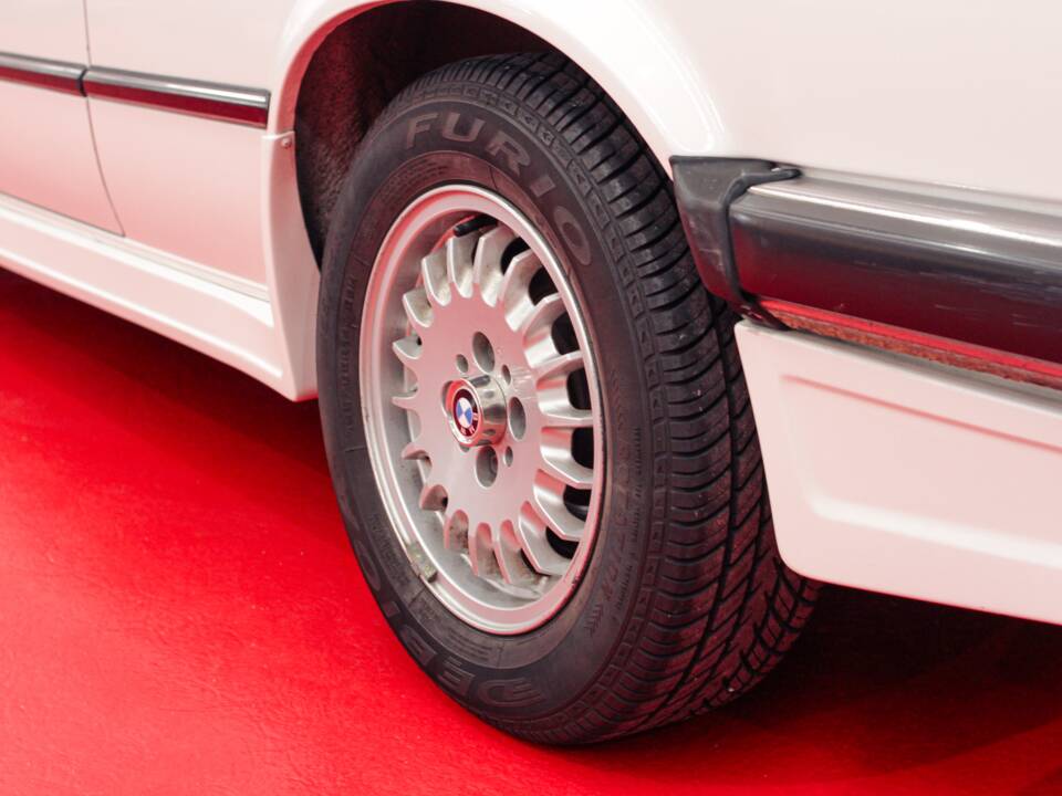 Image 27/38 of BMW 325i (1986)