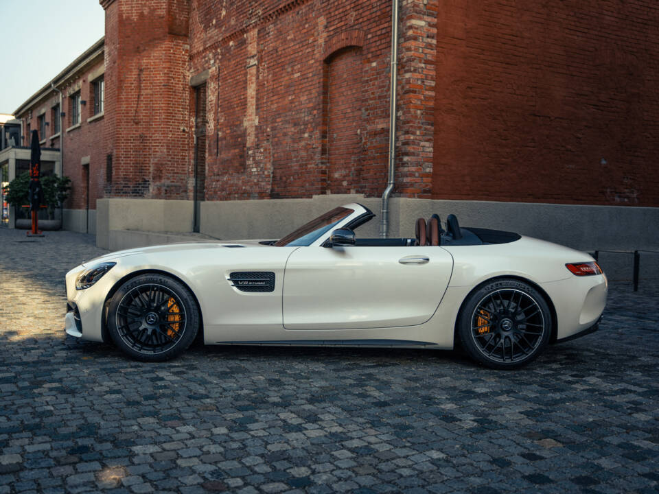 Image 3/100 of Mercedes-AMG GT-C Roadster (2017)