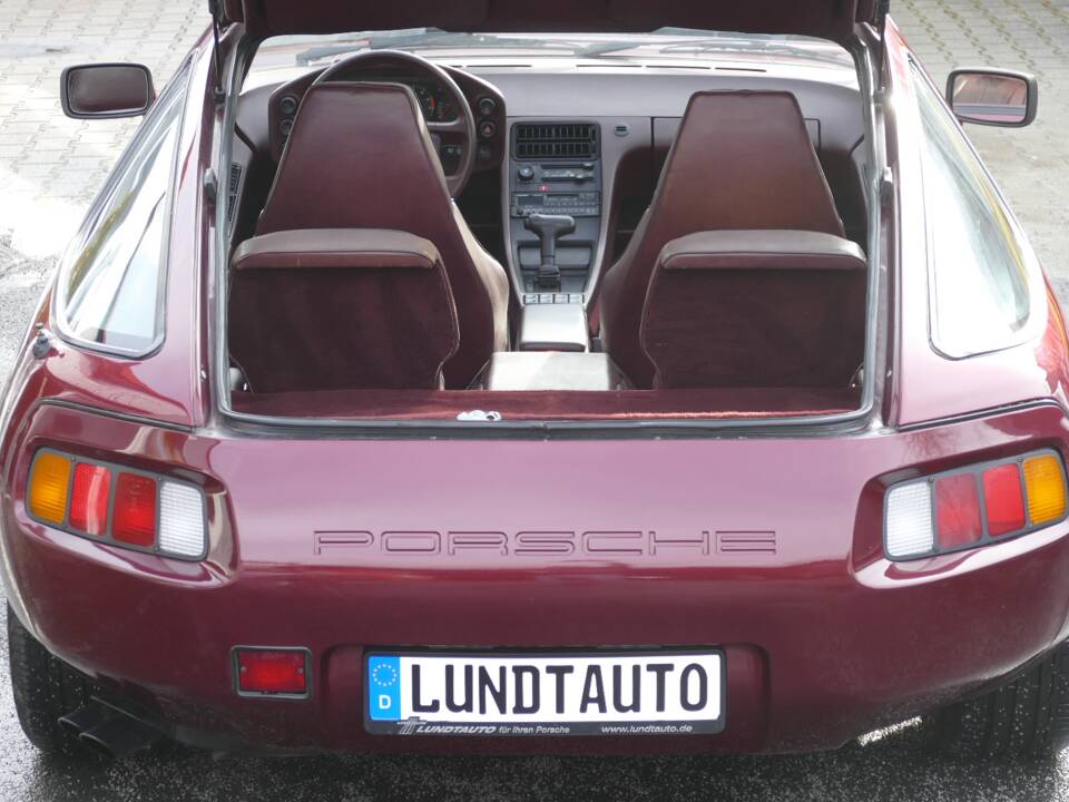 Image 8/18 of Porsche 928 S (1982)