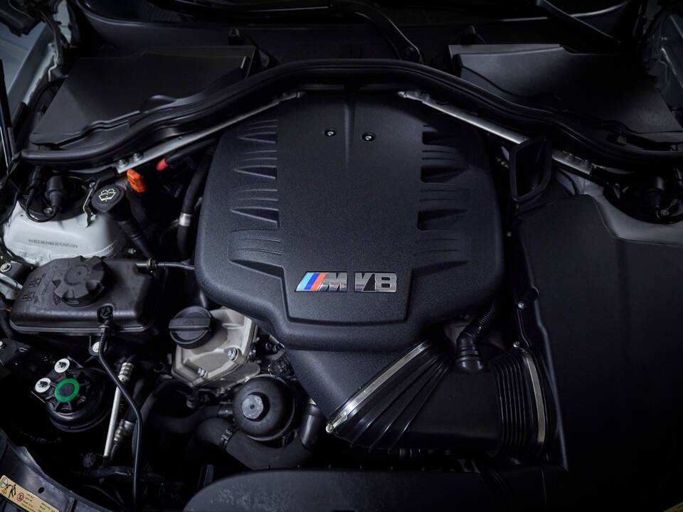 Image 87/100 of BMW M3 (2006)