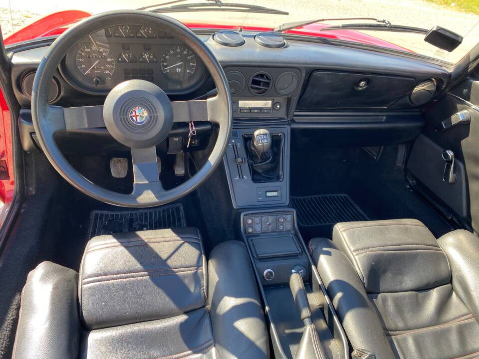 Image 32/56 of Alfa Romeo 2.0 Spider (1986)