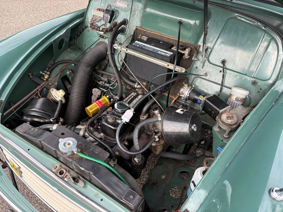 Image 18/26 of Morris Minor 1000 Traveller (1971)