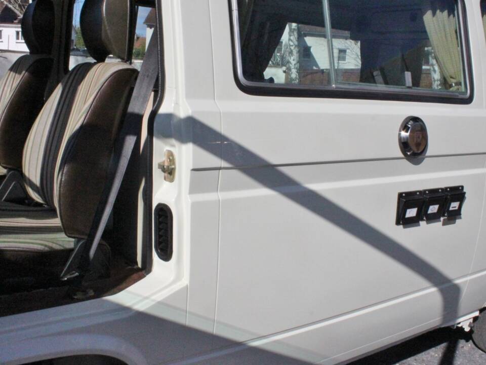 Bild 10/24 von Volkswagen T3 Camper 2.0 (1982)