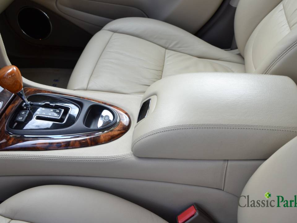 Immagine 35/46 di Jaguar XJ 8 3.5 (2007)