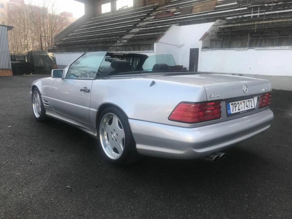 Image 4/8 de Mercedes-Benz SL 70 AMG (1997)