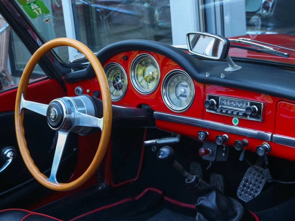 Image 47/50 of Alfa Romeo Giulia 1600 Spider (1963)