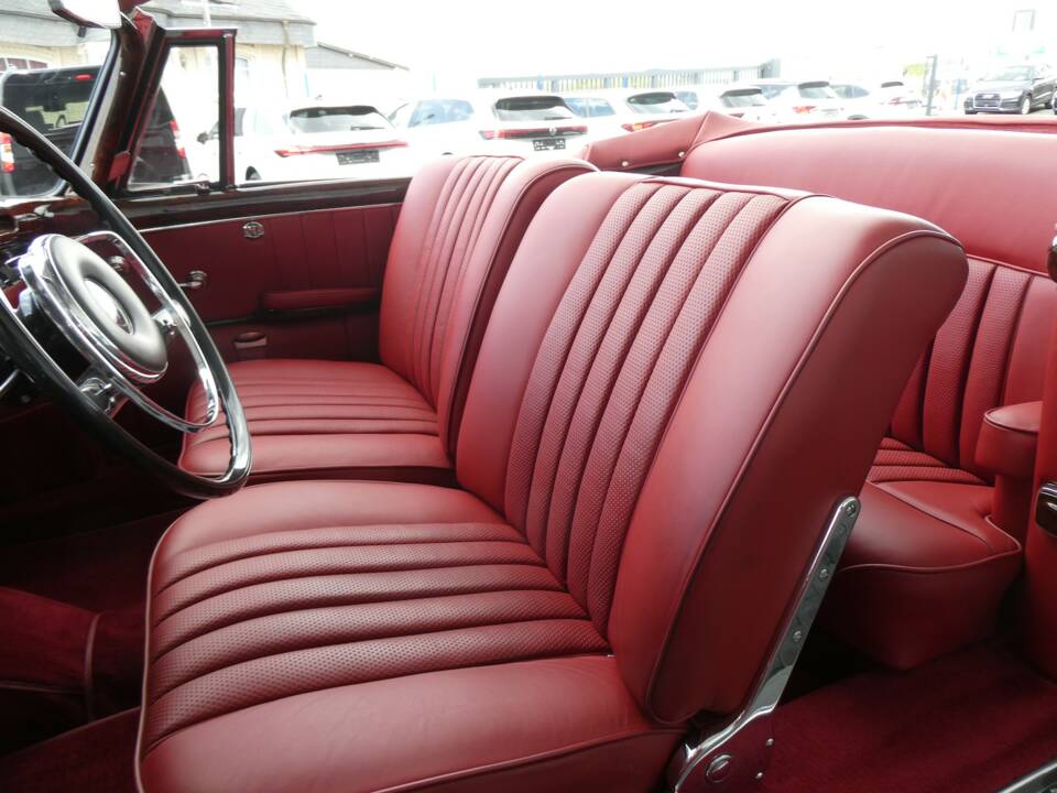 Image 11/23 of Mercedes-Benz 220 SE Cabriolet (1959)