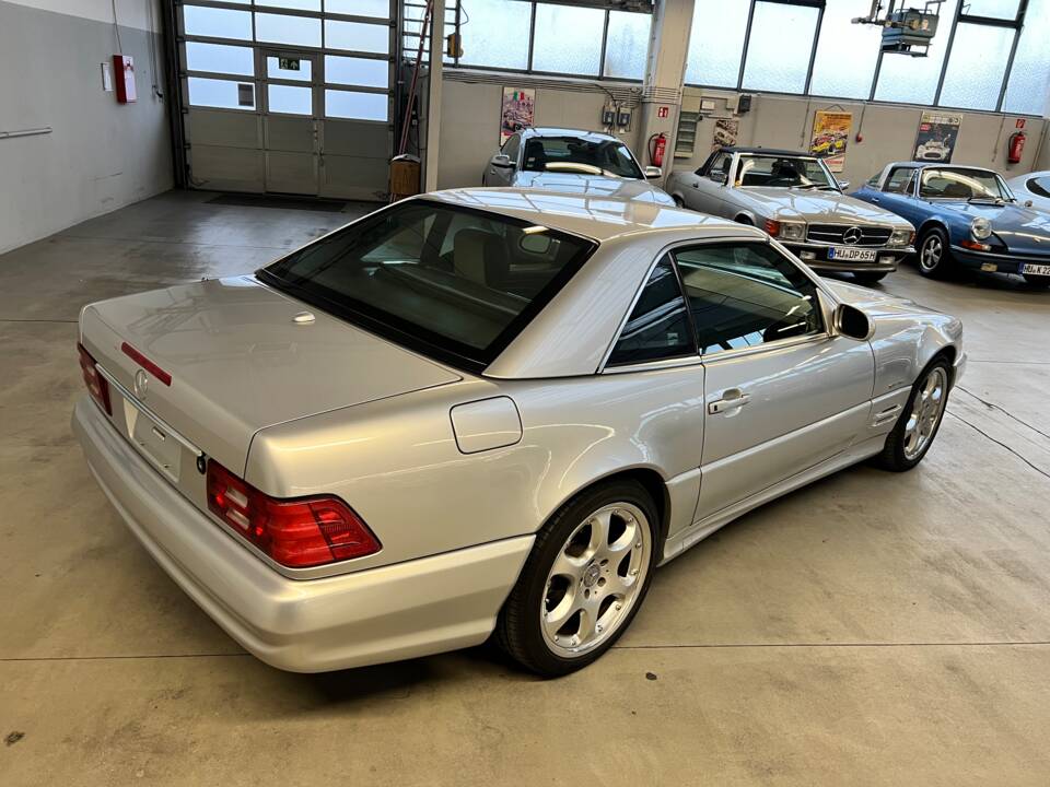 Image 25/82 of Mercedes-Benz SL 500 &quot;Silver Arrow&quot; (2001)