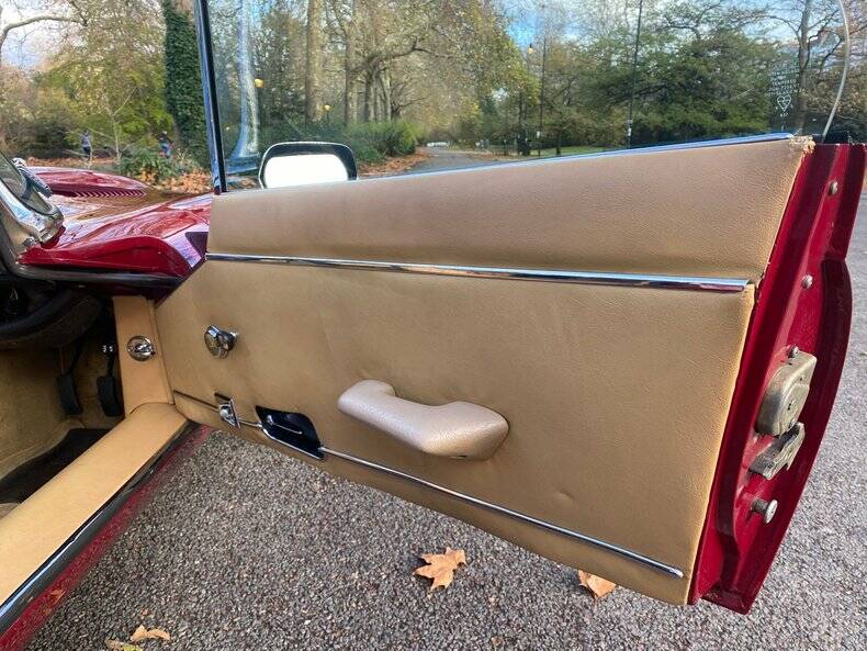 Immagine 35/50 di Jaguar E-Type V12 (1973)