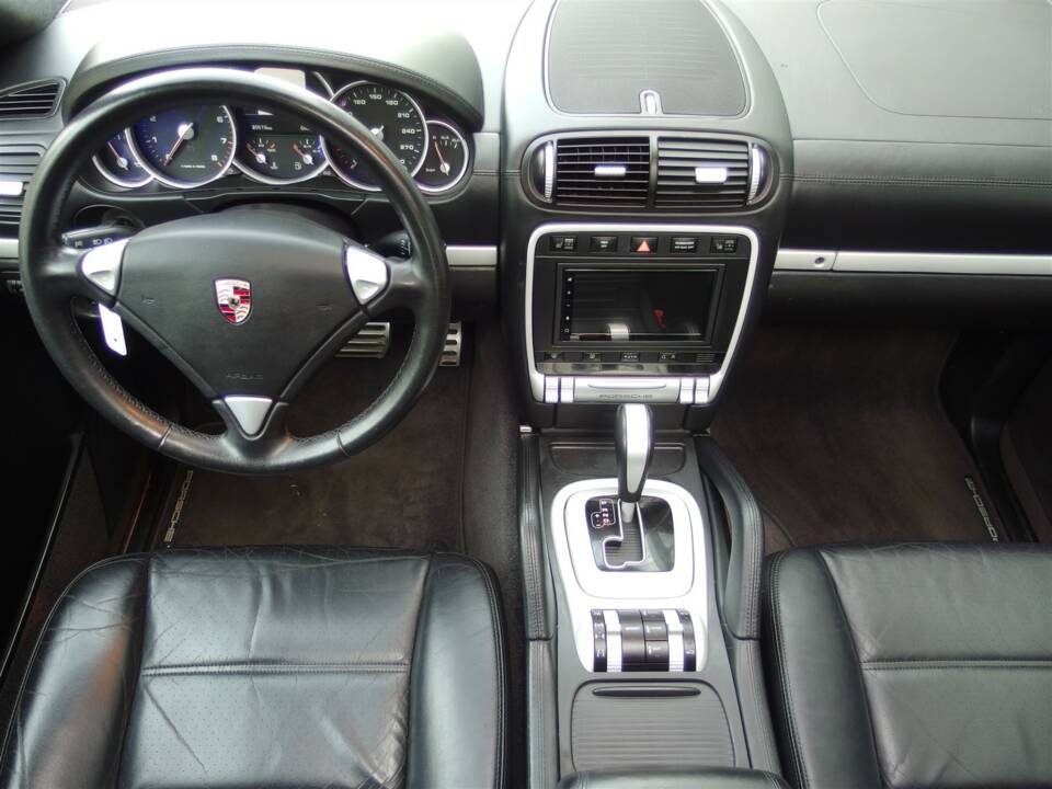 Image 43/99 of Porsche Cayenne Turbo (2007)