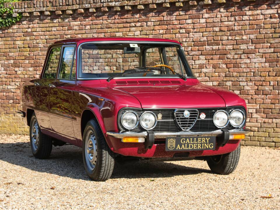 Image 28/50 of Alfa Romeo Giulia Nuova Super 1300 (1975)