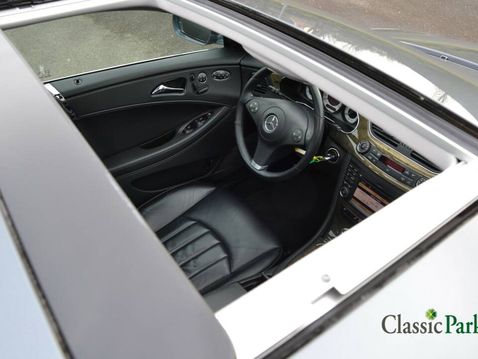 Bild 13/50 von Mercedes-Benz CLS 350 CGI (2008)