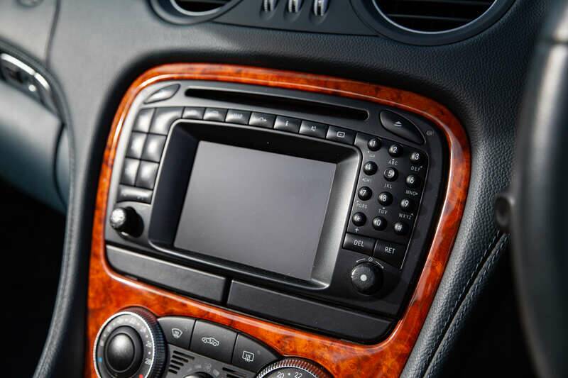 Image 46/50 of Mercedes-Benz SL 500 (2003)